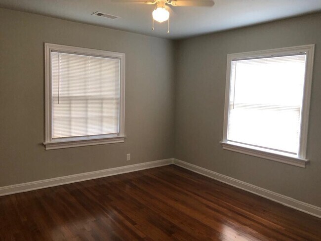 Building Photo - Move in Ready in Central Houston, 2 Bed/1 ...