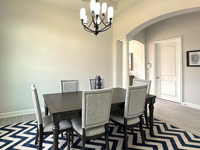 Building Photo - Fully Furnished, Stunning 4/4, Available I...