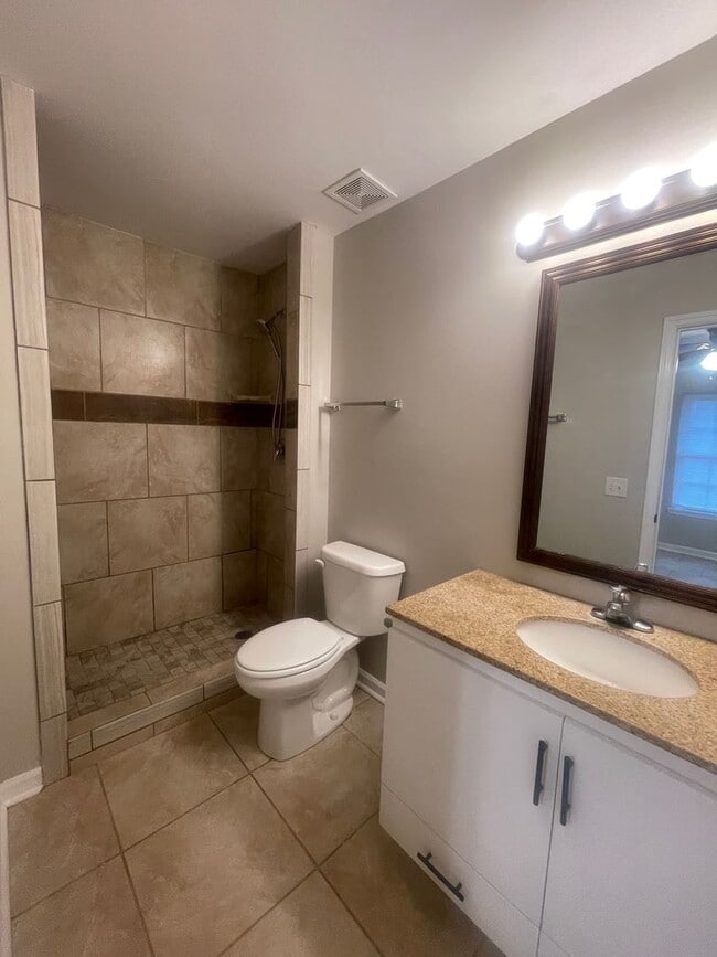 Building Photo - 108 Leeswood Cir