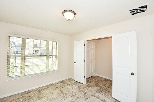 Building Photo - 23818 Willow Haven Dr