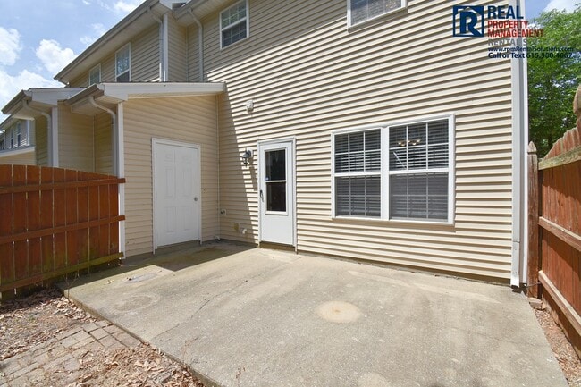 Building Photo - Beautiful 2BR/2.5 BA M'boro end unit townhome!