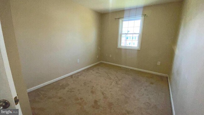 Building Photo - 204 Brecknock Terrace E