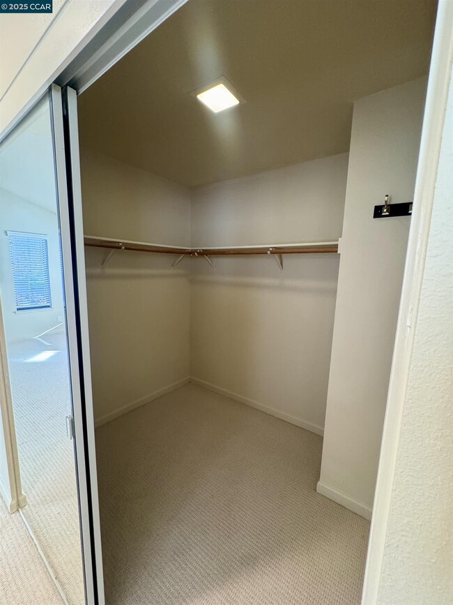 Building Photo - 87 Starview Dr