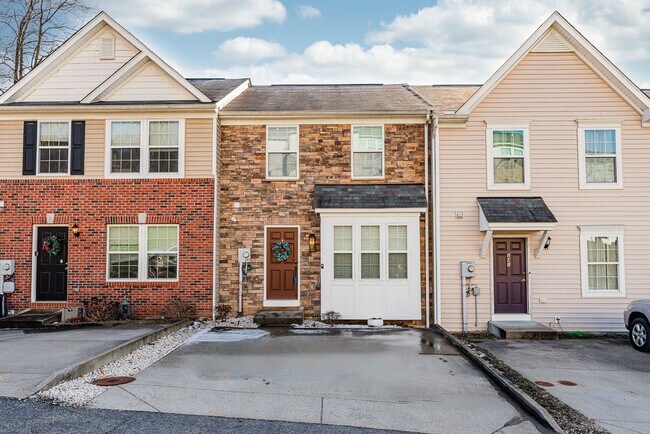 Building Photo - 243 Raven Run