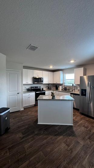 Building Photo - 3103 Lindenwood Wy