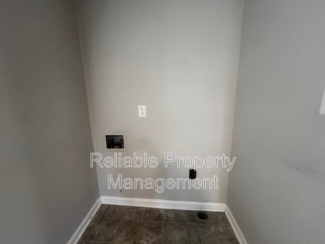 Building Photo - 511 Buck Branch Dr