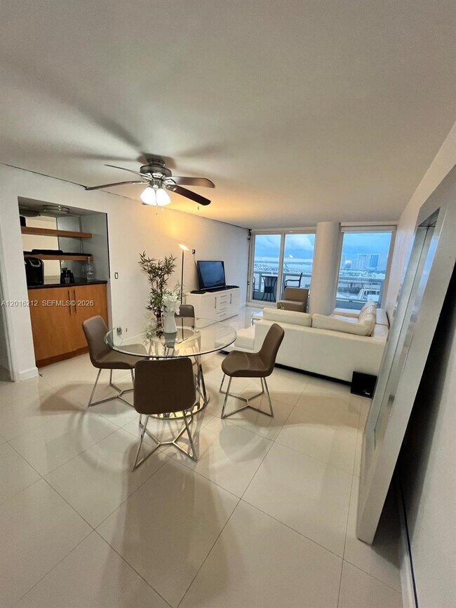 Building Photo - 1717 N Bayshore Dr