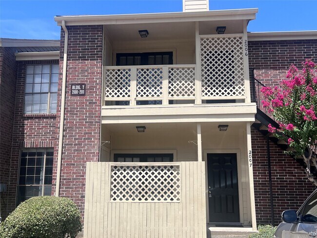 Building Photo - 2121 El Paseo St