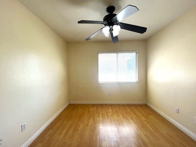 Building Photo - 4 bed, 2.5 bath located in Corona, CA!