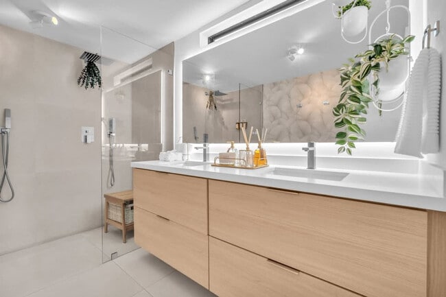 Building Photo - 400 NW 45th St