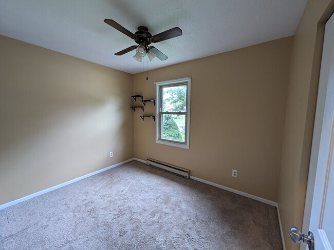 Building Photo - 335 Cornertown Rd