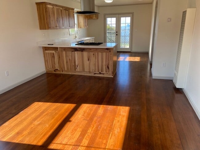 Building Photo - Beautifully done, 2/1 house in Eureka