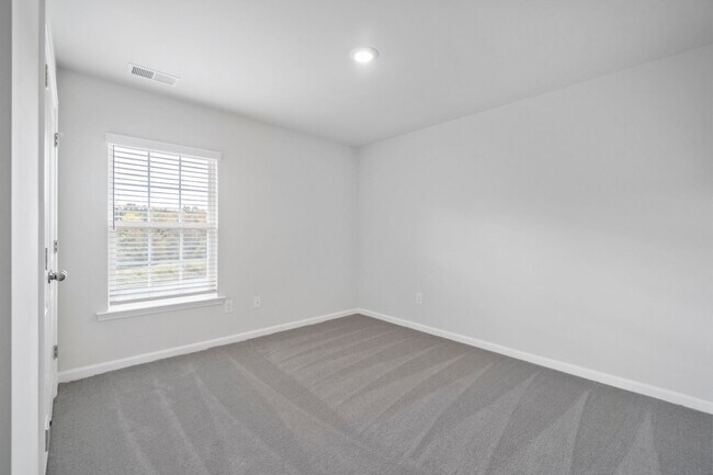 Building Photo - Almost Brand New Home 4 Bedroom with 2.5 b...