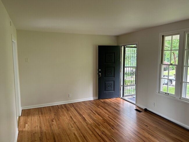 Building Photo - 229 Riverside Dr