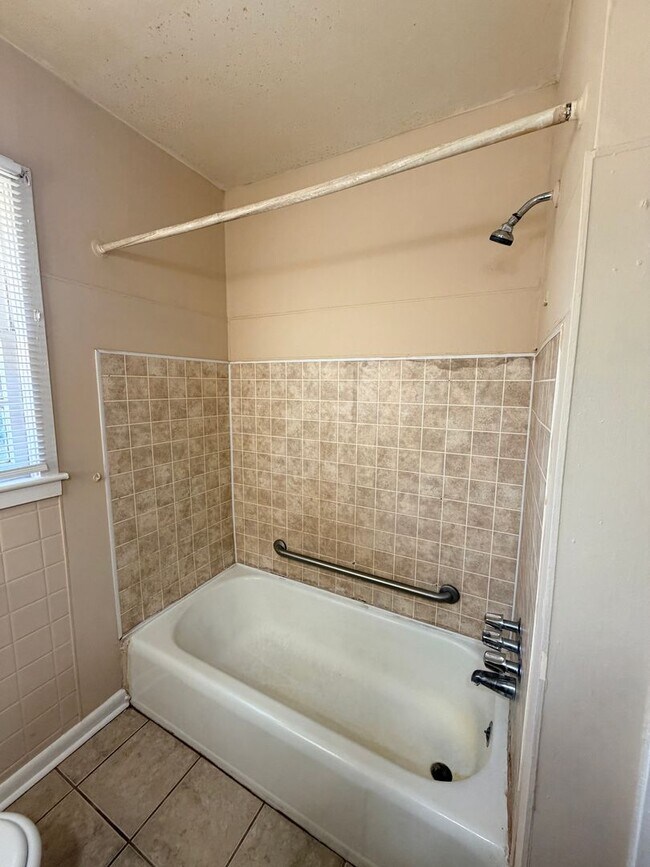 Building Photo - Studio Home in Valdoasta