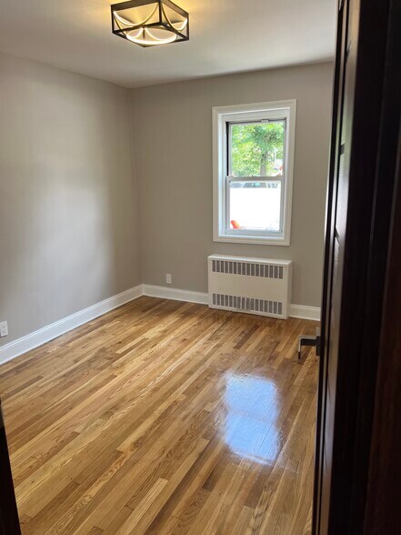 Building Photo - 1001 154th St