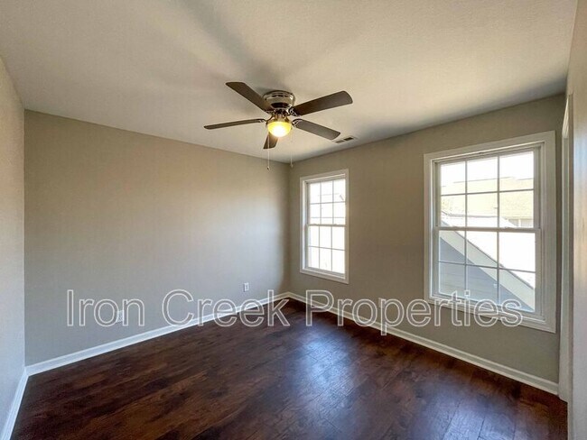 Building Photo - 100 Rotunda Cir