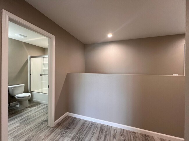 Building Photo - 815 Starlite Dr