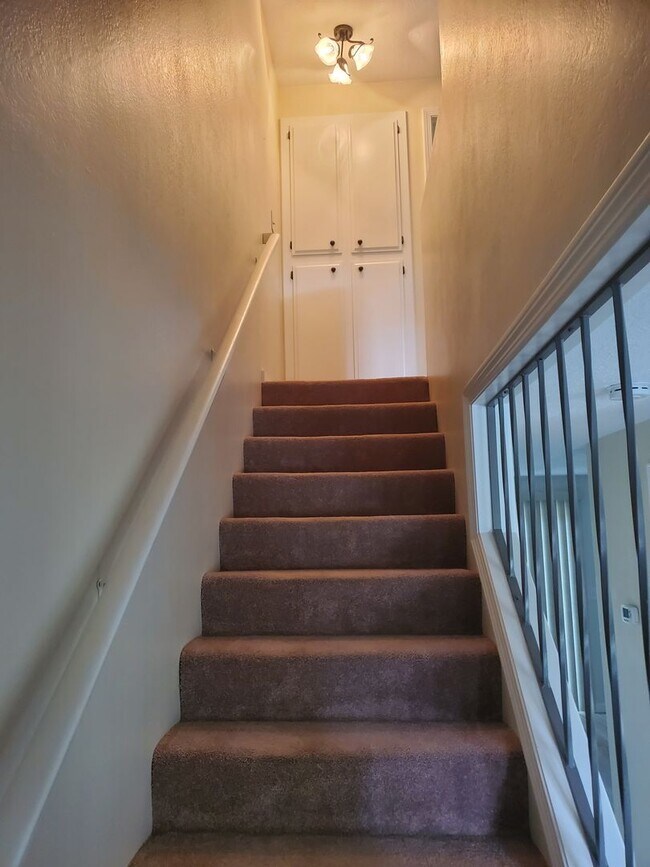 Building Photo - REDUCED RENT AND FREE MONTH OF RENT! South Salem Condo w/ Remodeled Kitchen, A/C & W/S/G Included!