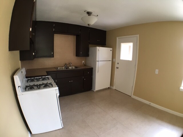 Building Photo - 823 S 17th Ave