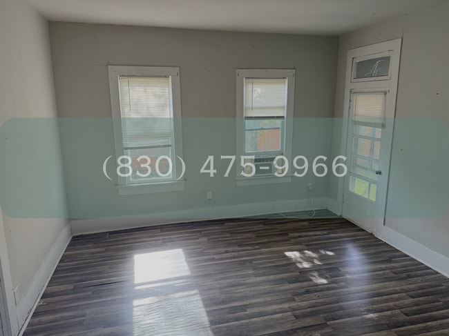 Building Photo - 424 W Kenedy Ave