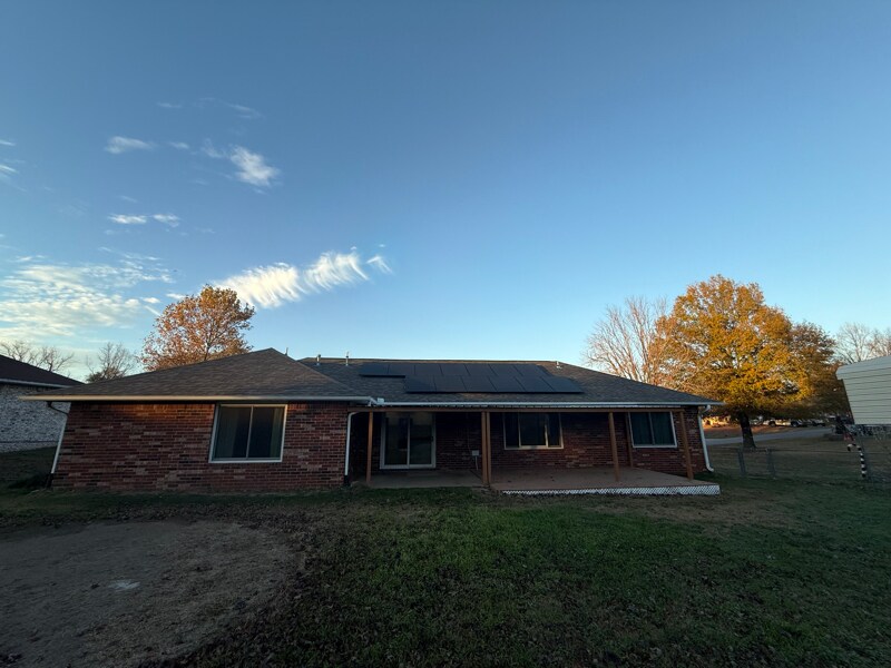 Building Photo - 404 E 9th St