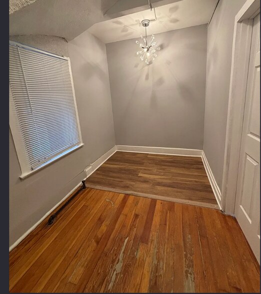 Building Photo - 1320 W Schubert Ave