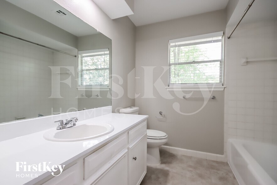 Building Photo - 1702 Corral Dr