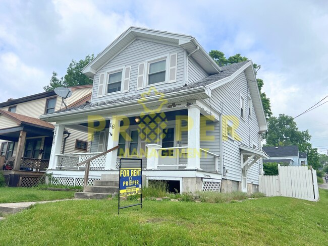 Primary Photo - 2 bedrooms 1 bathroom house