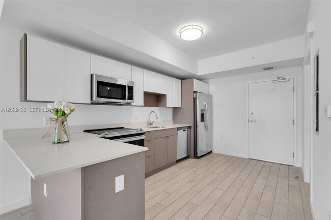 Building Photo - 321 NE 26th St