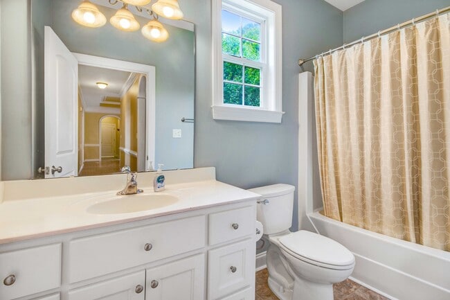 Building Photo - 200 Poplar Knoll Rd