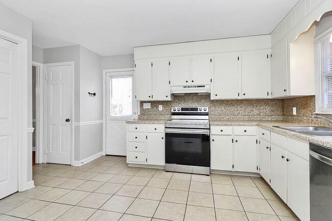 Building Photo - 7401 Quail Ridge Dr