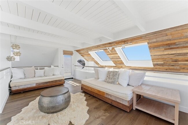 Building Photo - 1452 Loma Dr