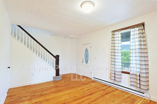 Building Photo - 505 B St