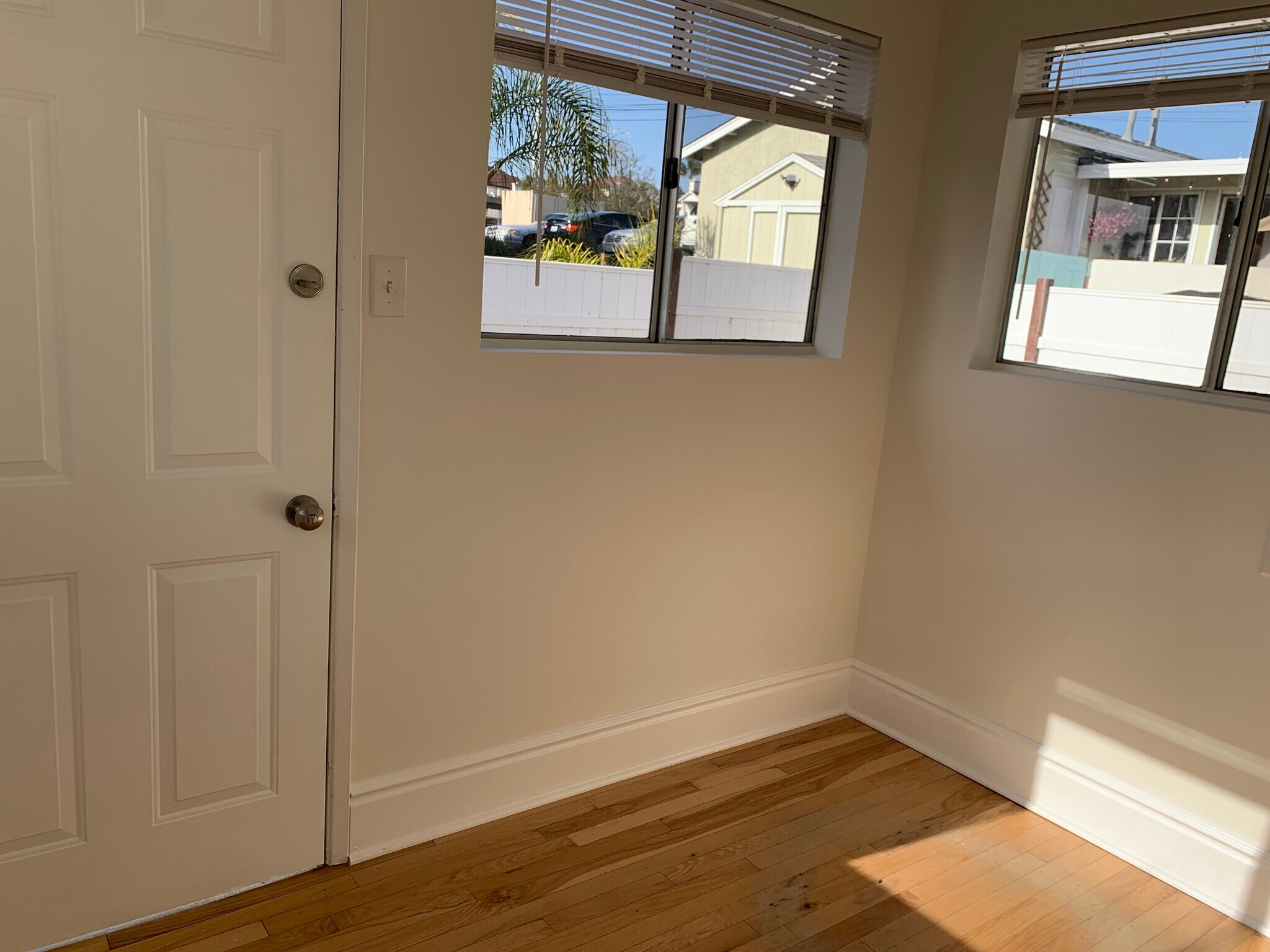 Den - 704 N Clementine St