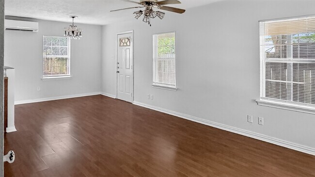 Building Photo - 1118 Hunter Dr