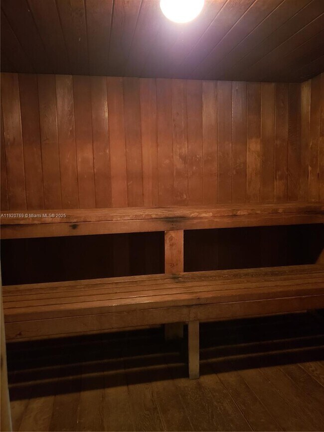 Building Photo - 300 NE 12th Ave