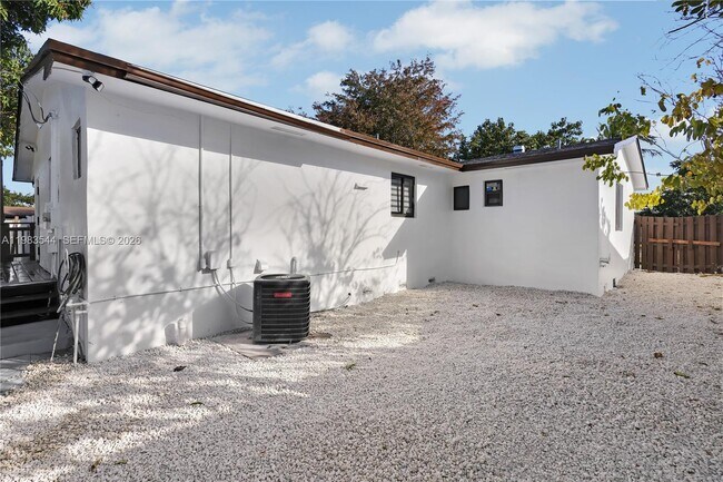 Building Photo - 7501 Raleigh St