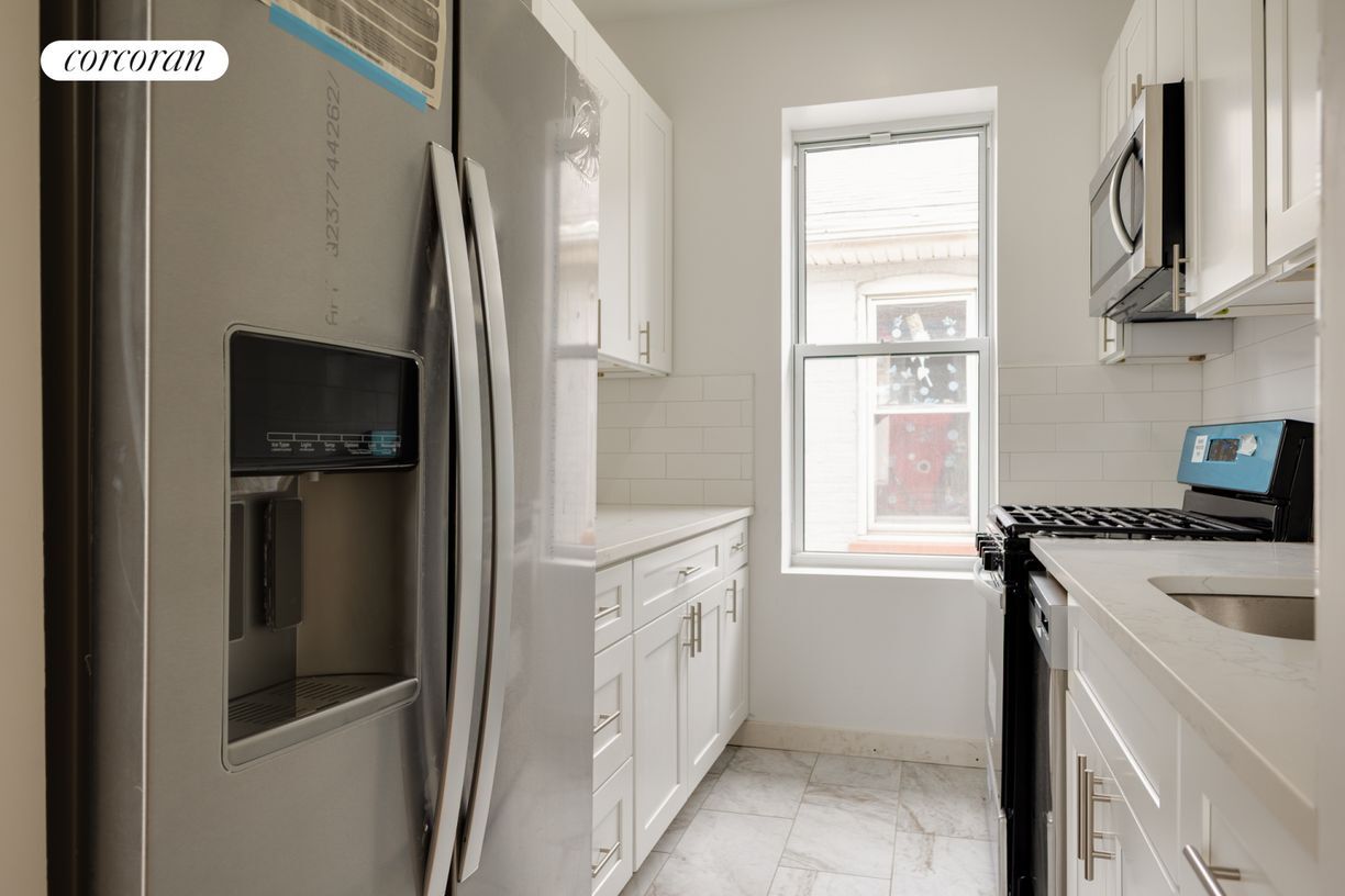 Building Photo - 152 E 53rd St