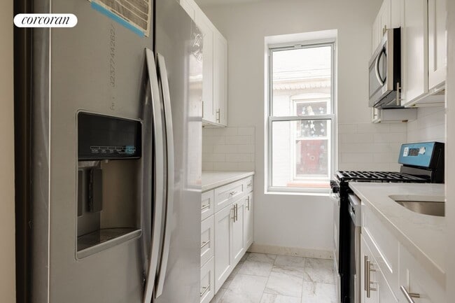 Building Photo - 152 E 53rd St