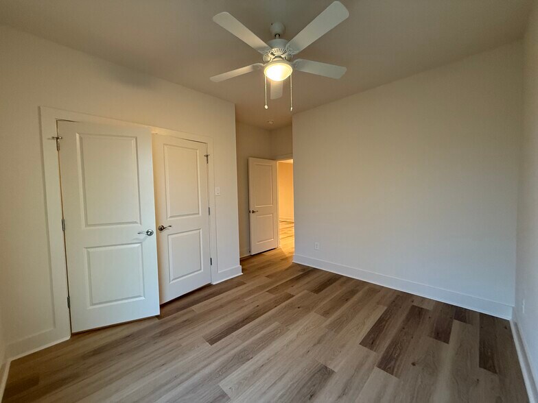 Building Photo - 104 Kirkland St