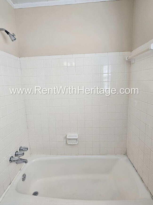 Building Photo - Great Brick Ranch / Harwood Floors / Huge Shop or Extra Storage / No Garage / Great Private Back ...