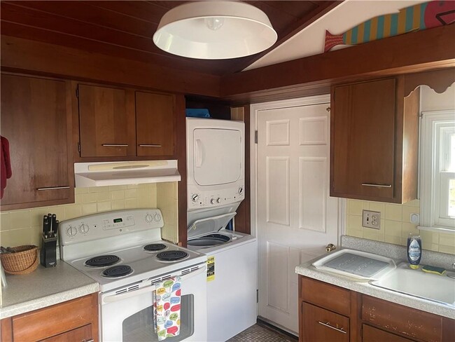 Building Photo - 74 Orchard Ave