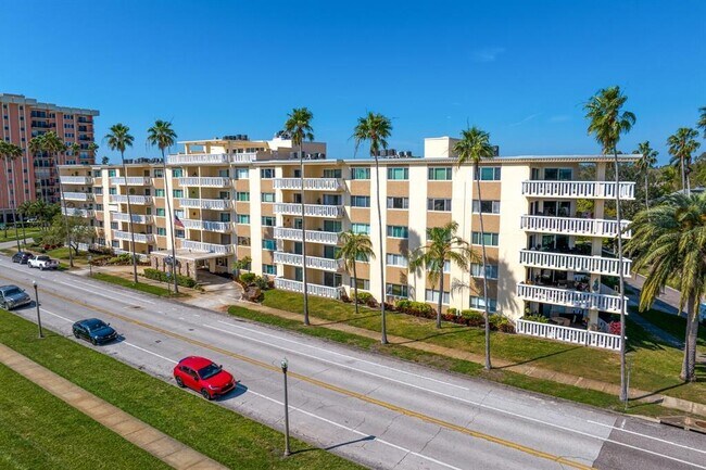 Building Photo - 1200 N Shore Dr NE