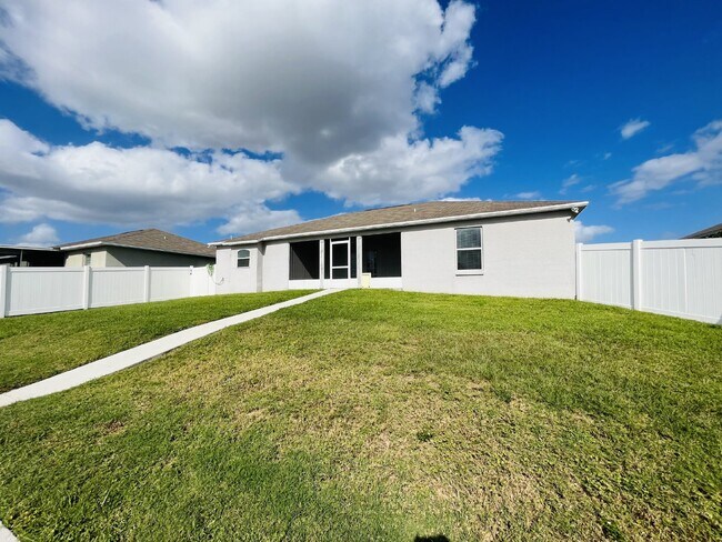 Building Photo - 3 Bedroom Single Family in South Lakeland ...