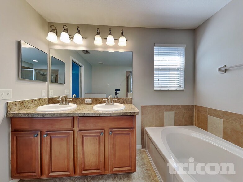 Building Photo - 15518 Telford Spring Dr