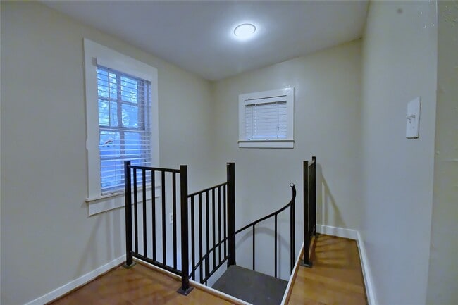 Building Photo - 1209 Studewood St