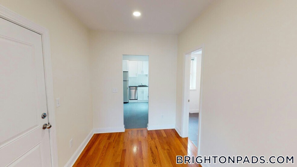 Building Photo - 123 Sutherland Rd