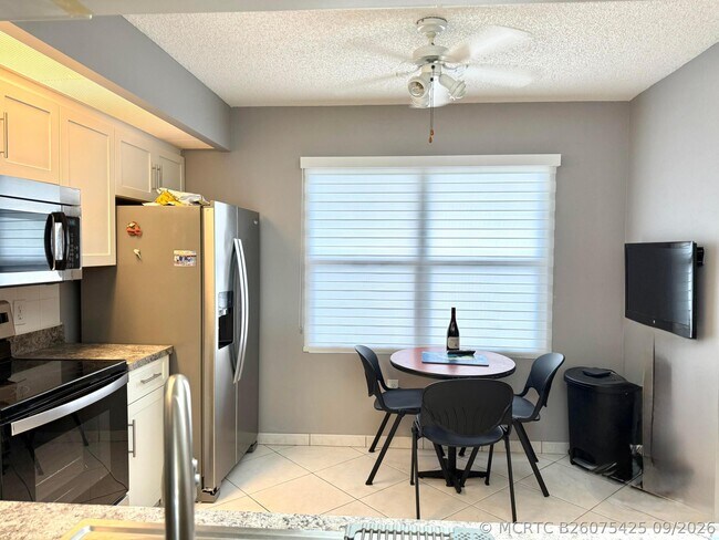 Building Photo - 13800 SW 5th Ct