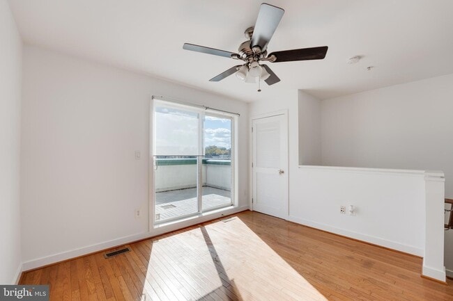 Building Photo - 4410 Longfellow St